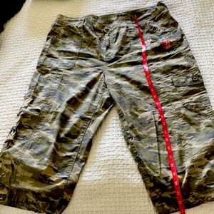 Camo embroidery capris, St Johns Bay